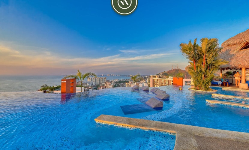 1 BR Condo - Amazing Sunsets From the Roof - Pool