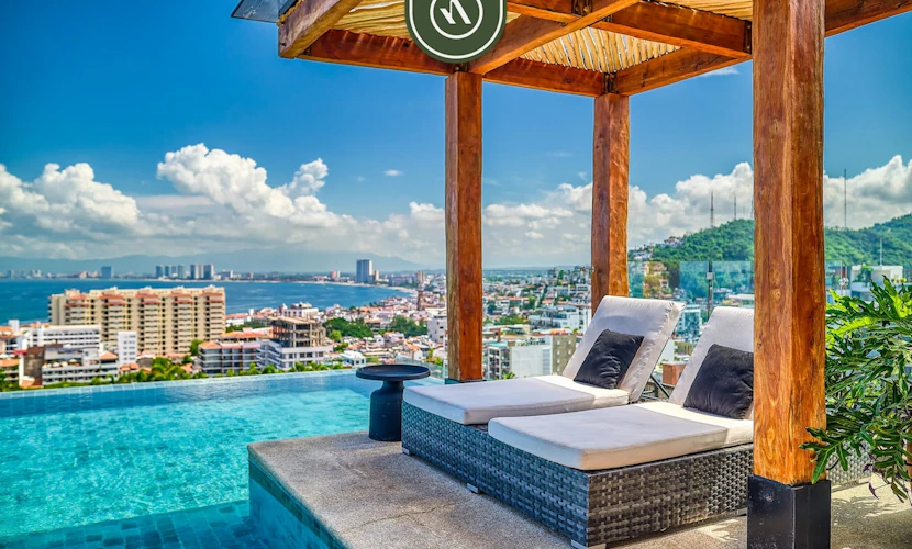 Luxury 1 BR Condo in Romantic Zone - Infinity Pool