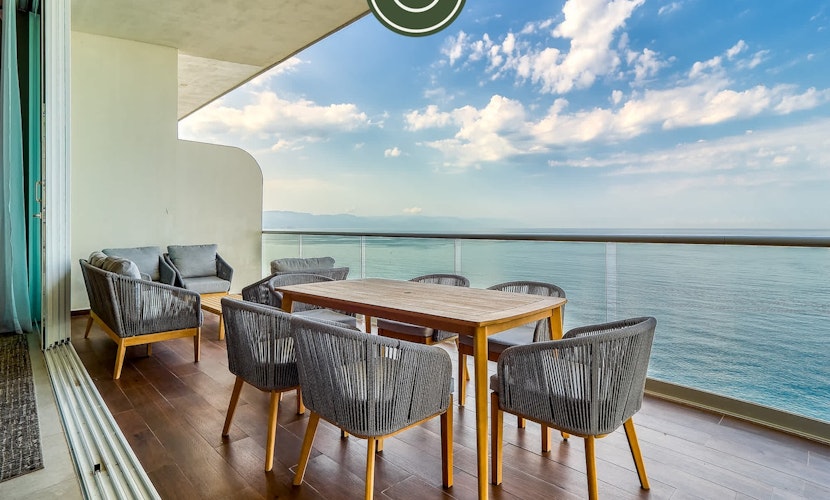Luxury Oceanfront 3 BR Penthouse - Beach