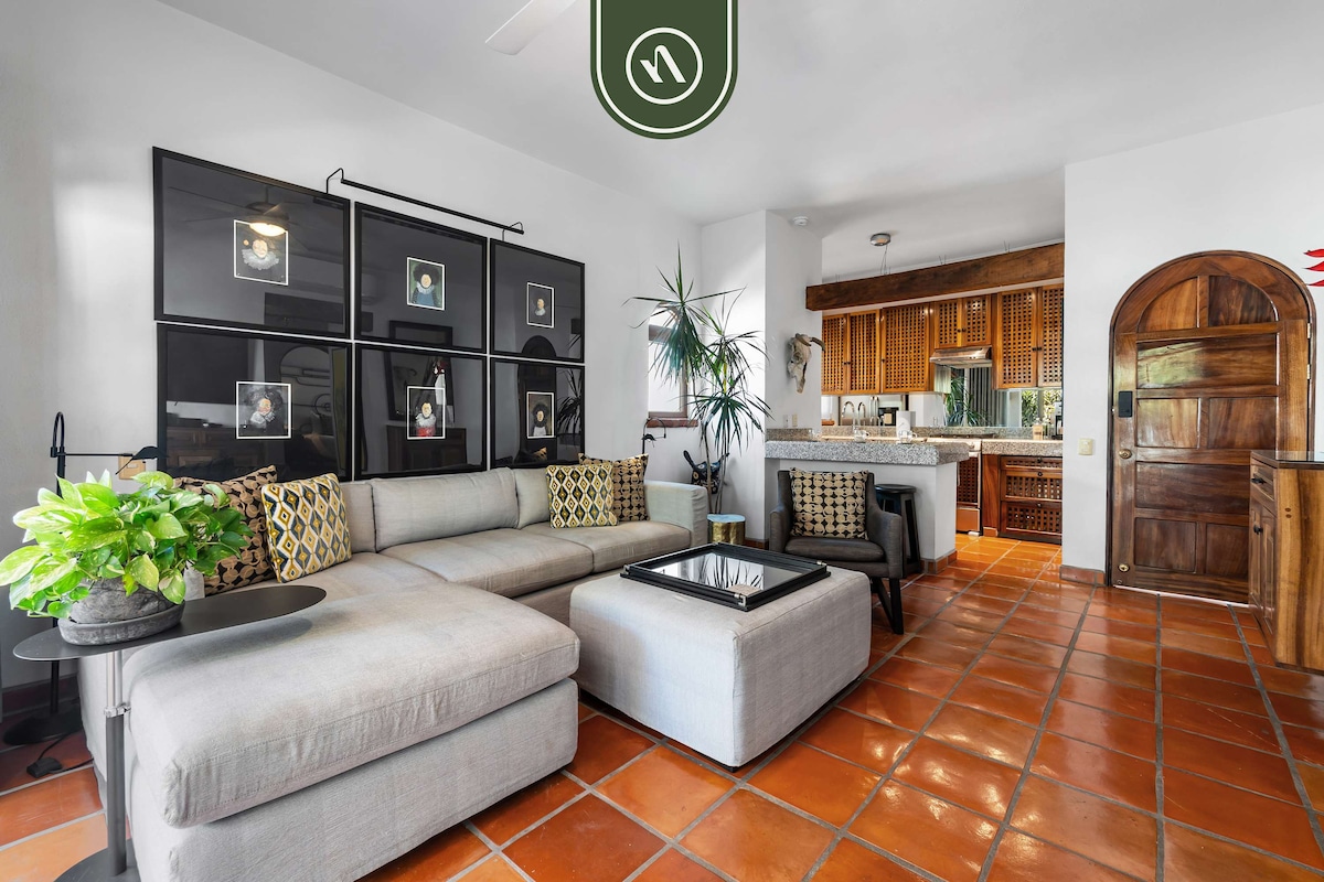 Stylish 2 BR Condo in Romantic Zone - Rooftop Pool