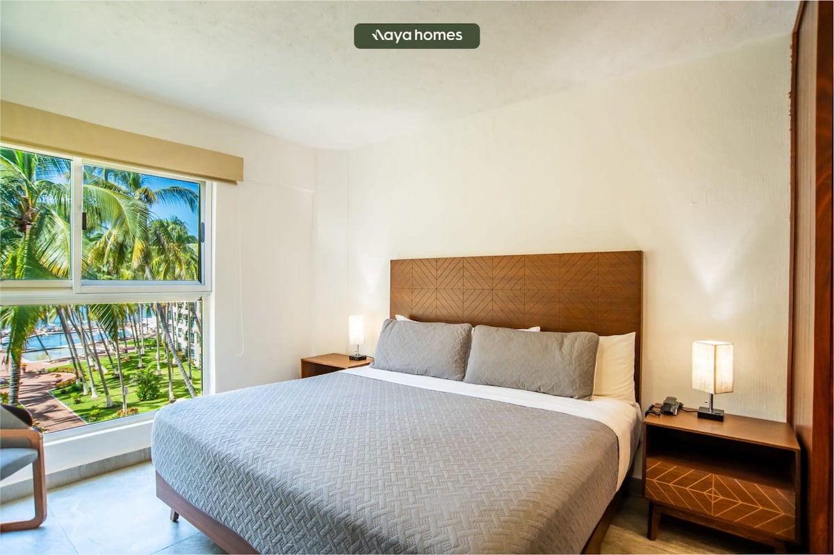 Beachfront 2BR Condo - Pool - Blue Flag Beach