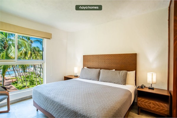 Beachfront 2BR Condo - Pool - Blue Flag Beach