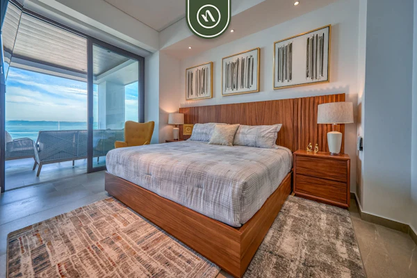 Oceanview 2 BR Condo - Luxury - Rooftop Pool