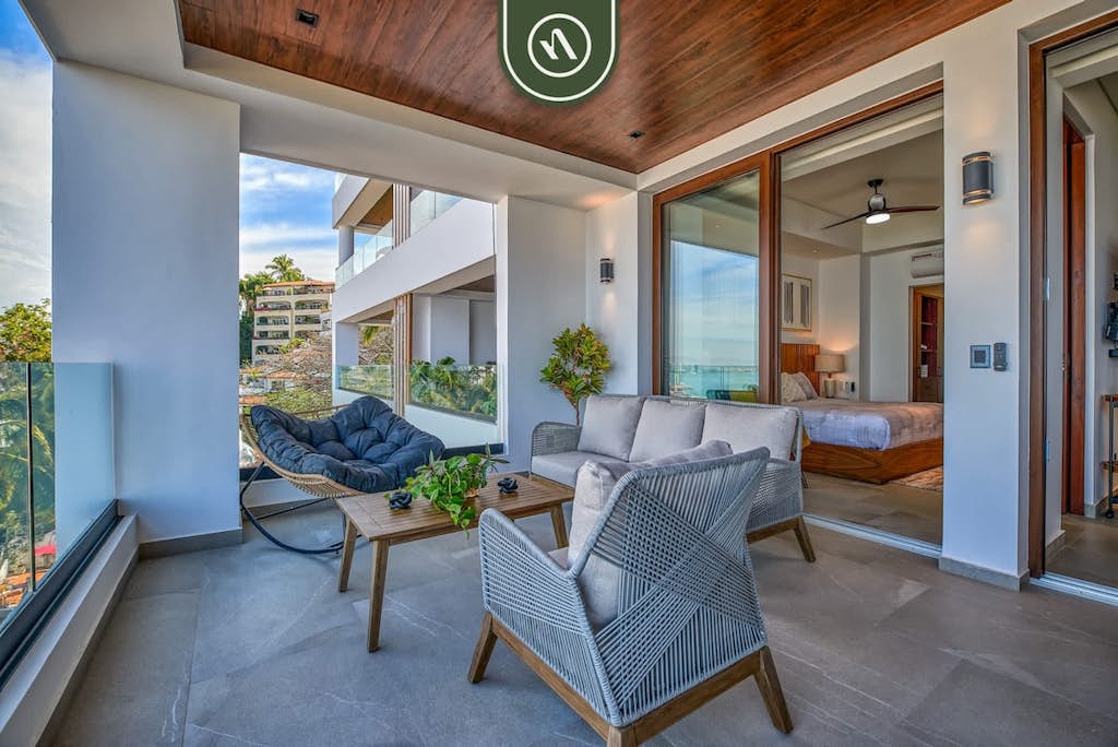 Oceanview 2 BR Condo - Luxury - Rooftop Pool