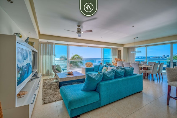 Oceanfront 4 BR Condo - Beach - Infinity Pool