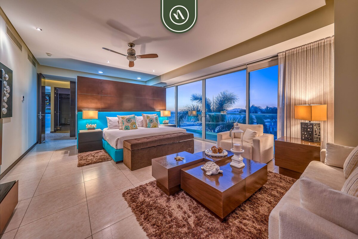 Oceanfront 4 BR Condo - Beach - Infinity Pool