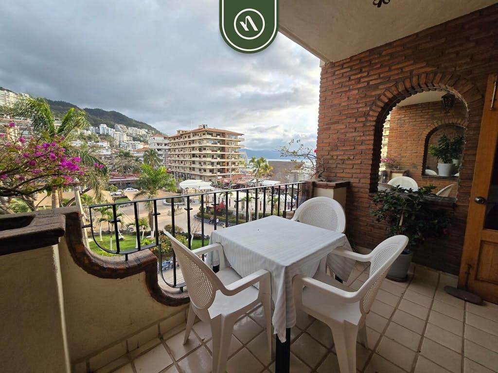 Ocean view 1Br Condo-Balcony-Beach-Pool 406