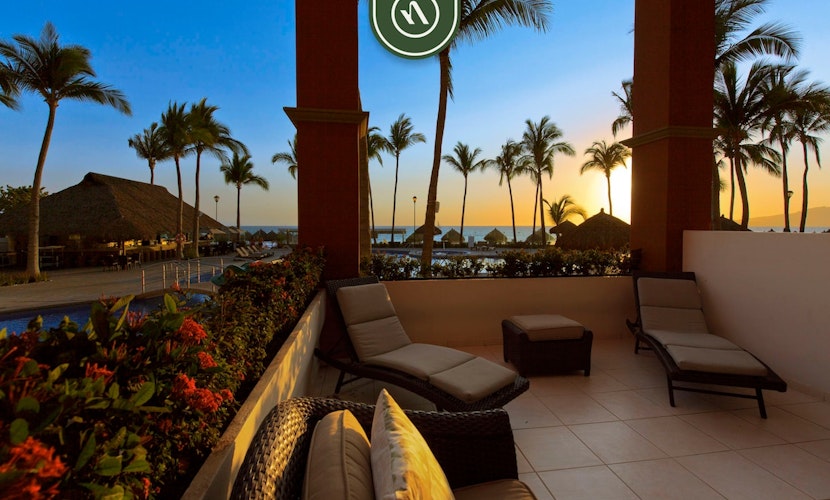 Amazing Studio with Terrace Overlooking the Ocean