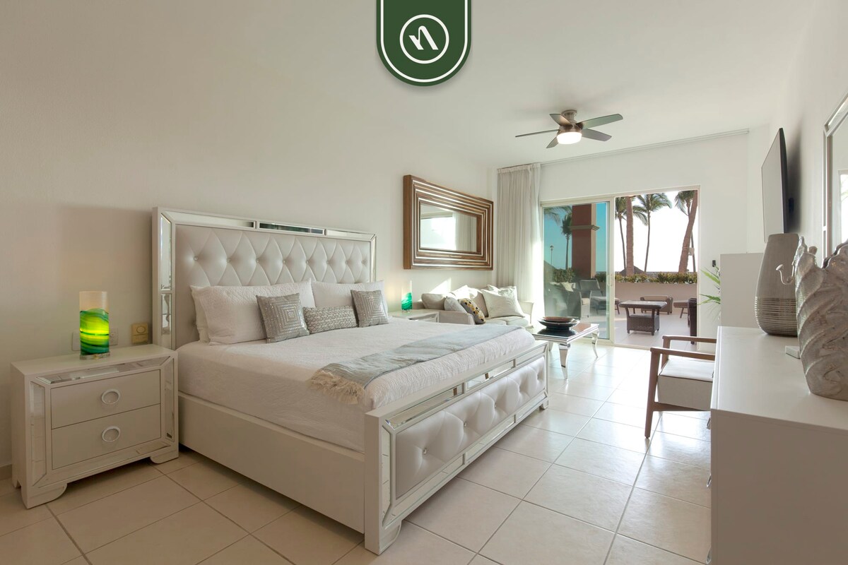 Amazing Studio with Terrace Overlooking the Ocean