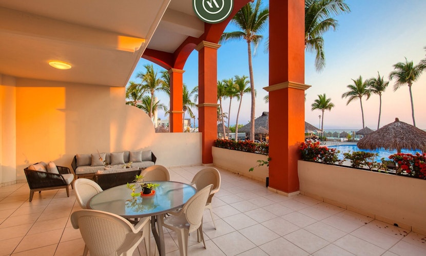 Mexican Styled 2 BR Condo - Beachfront - Pool
