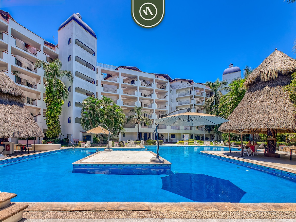 3BR Condo with Private Balcony - Pool - Marina