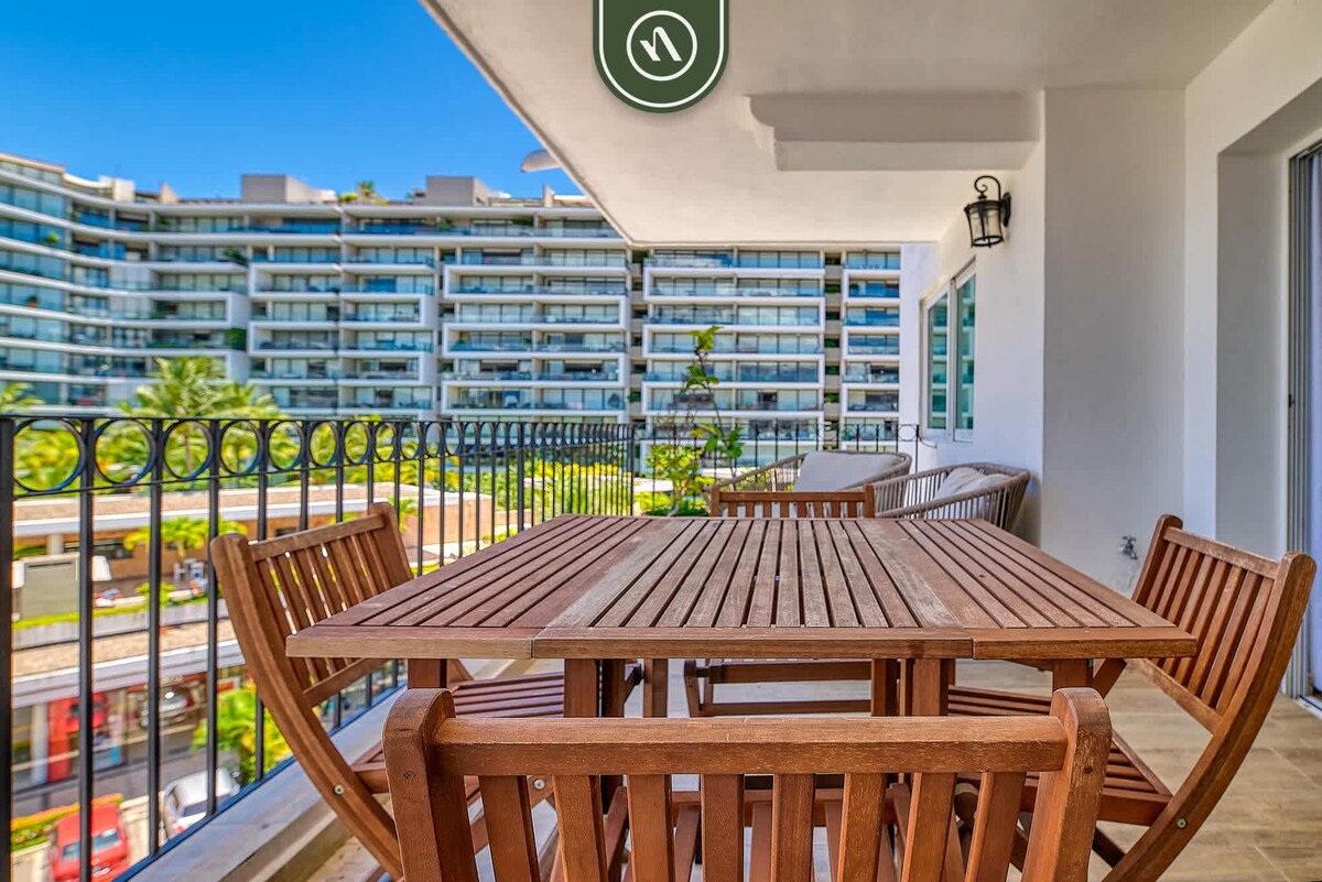 3BR Condo with Private Balcony - Pool - Marina