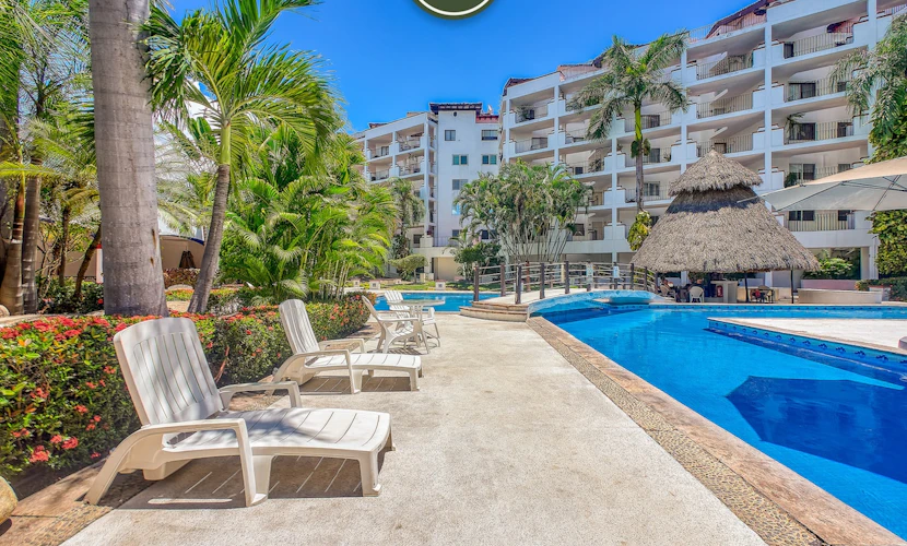 3BR Condo with Private Balcony - Pool - Marina