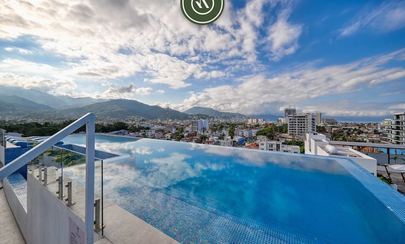 Great Design 1BR Condo - Rooftop pool