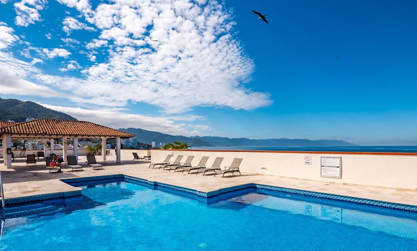 Ocean view 2Br Condo-Balcony-Beach-Pool - 214
