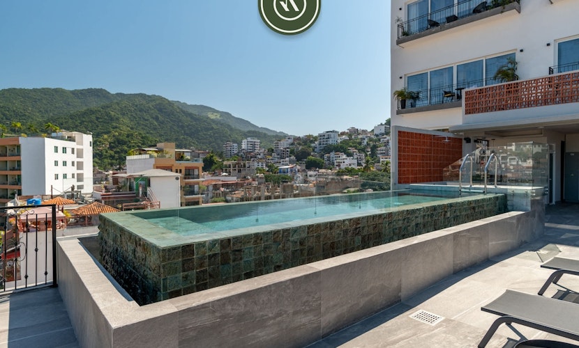 Centric 1 BR Condo in Zona Romantica - Pool