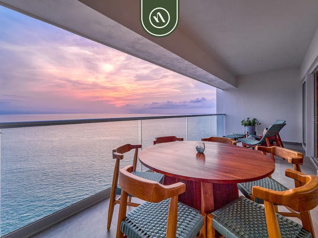 Luxury Oceanfront 3 BR Condo - Pools