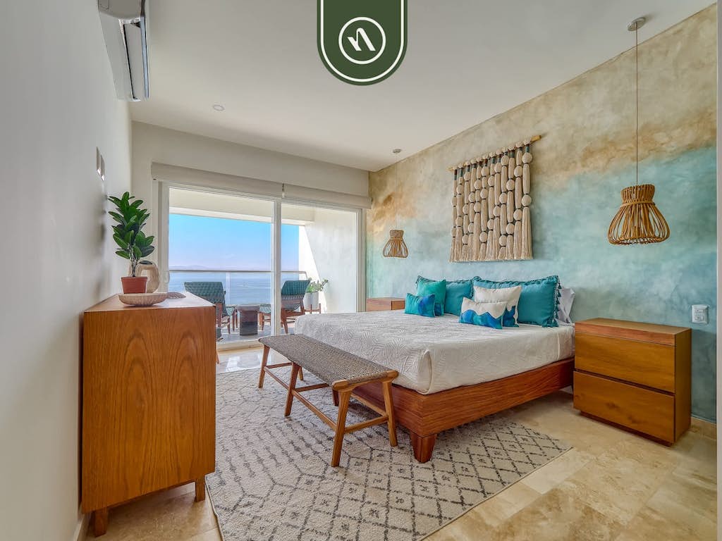 Luxury Oceanfront 3 BR Condo - Pools