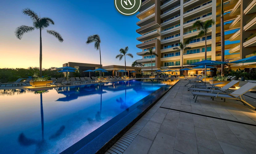 Luxury 2 BR Condo near Golf Courses and Marina