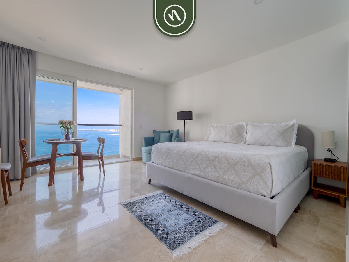 Oceanview Studio - King Bed - Pools - Beachclub