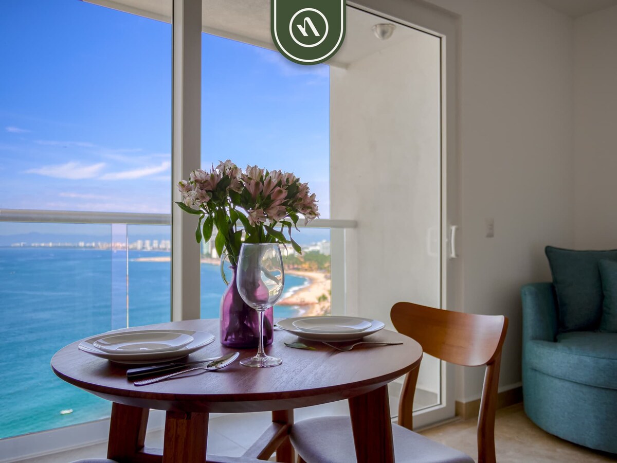 Oceanview Studio - King Bed - Pools - Beachclub