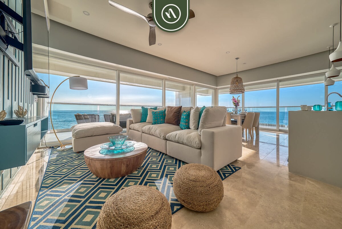 Luxury 4 BR Condo Right Next to the Beach - Pools