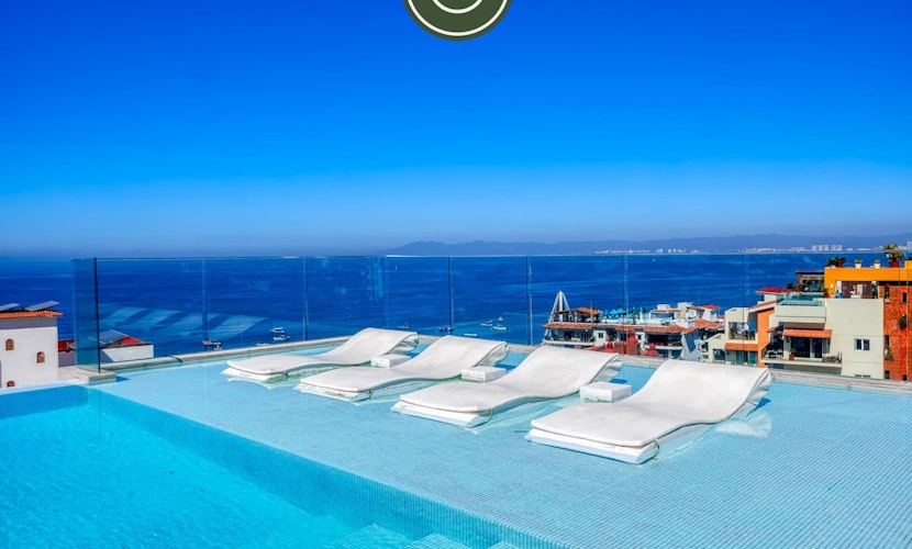 Stunning 2 BR Condo in Romantic Zone - Pool