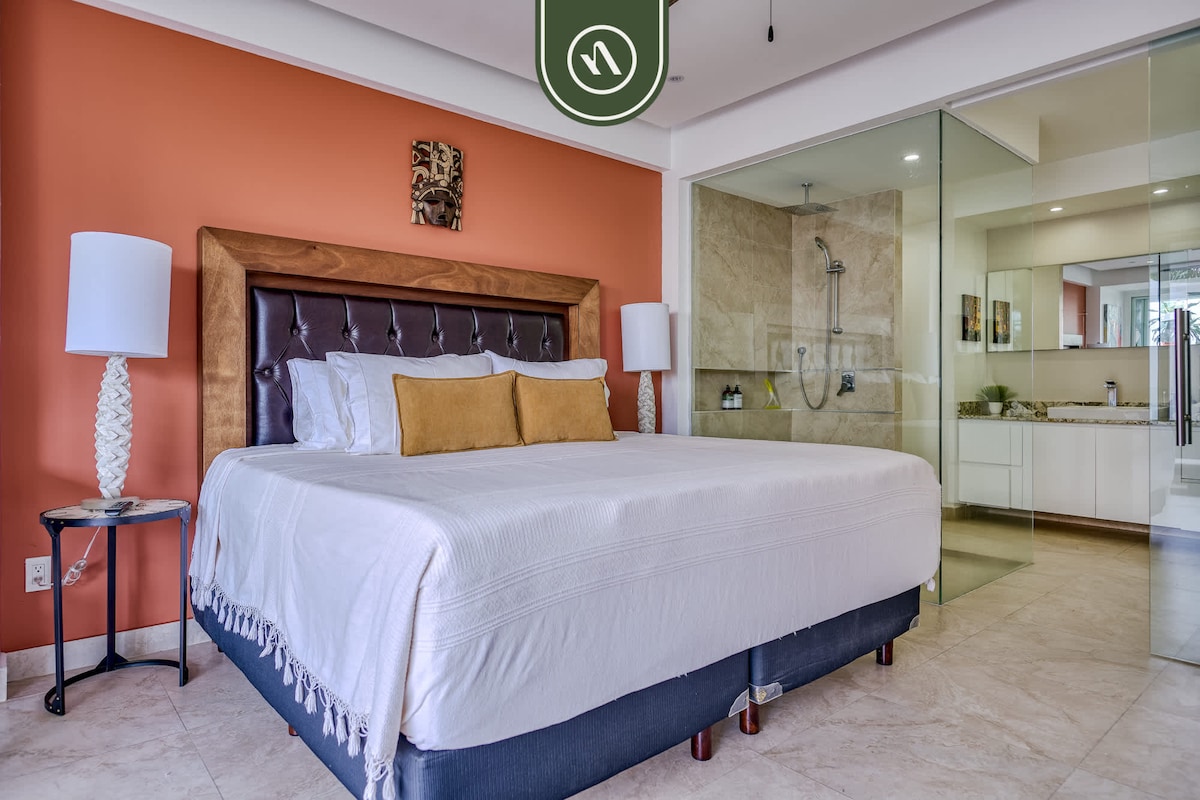 Stunning 2 BR Condo in Romantic Zone - Pool