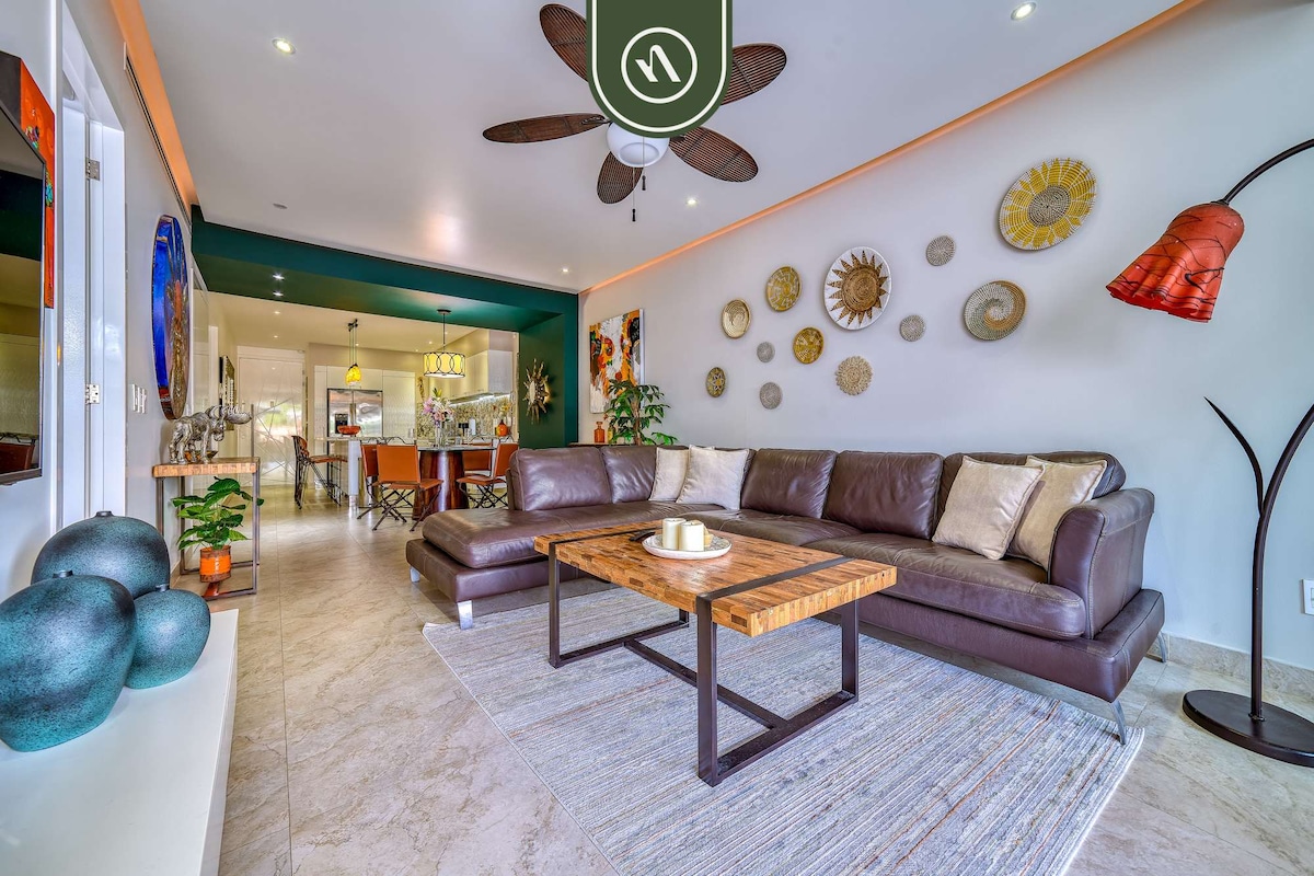 Stunning 2 BR Condo in Romantic Zone - Pool