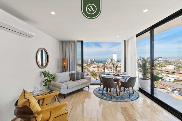 Corner 2 BR Condo - Rooftop Pool with Oceanview