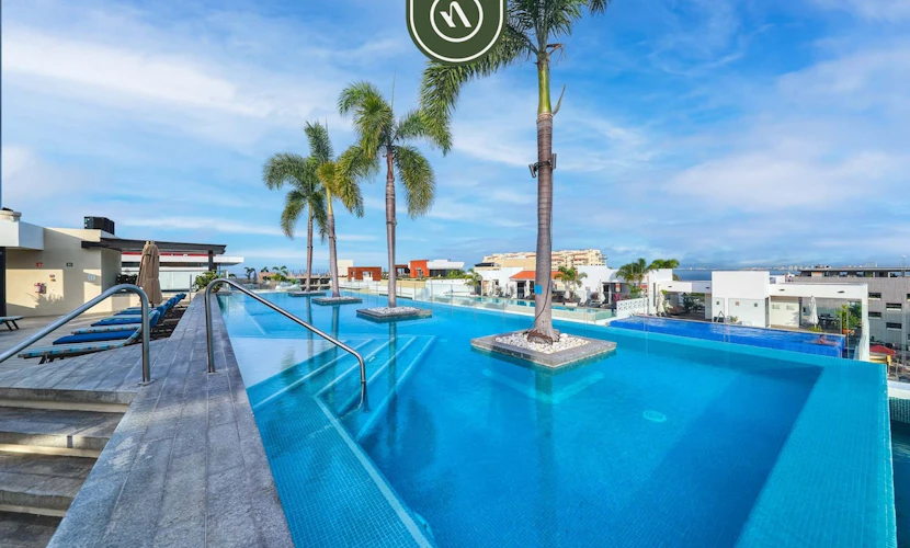 Amazing 1 BR Condo - Zona Romantica - Rooftop Pool