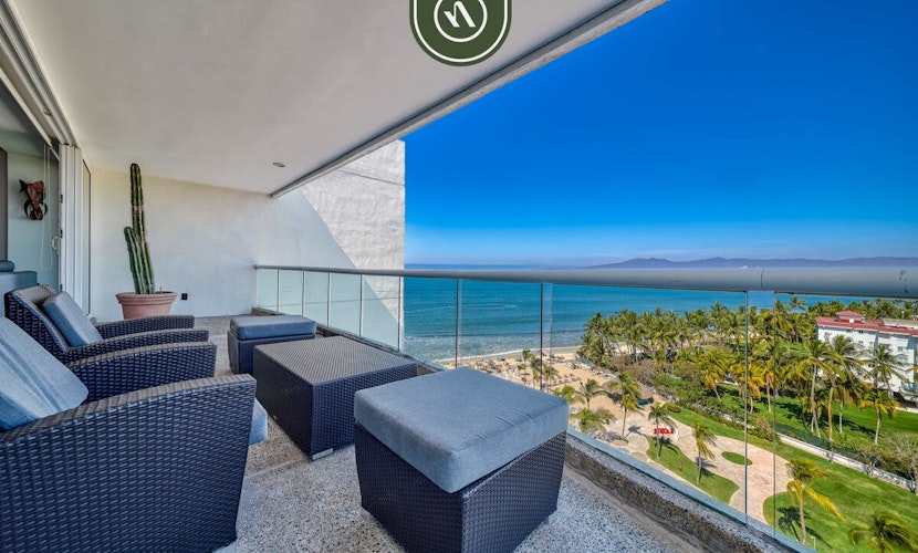 Oceanfron 4 BR Condo - Beach - Wyndham Pool