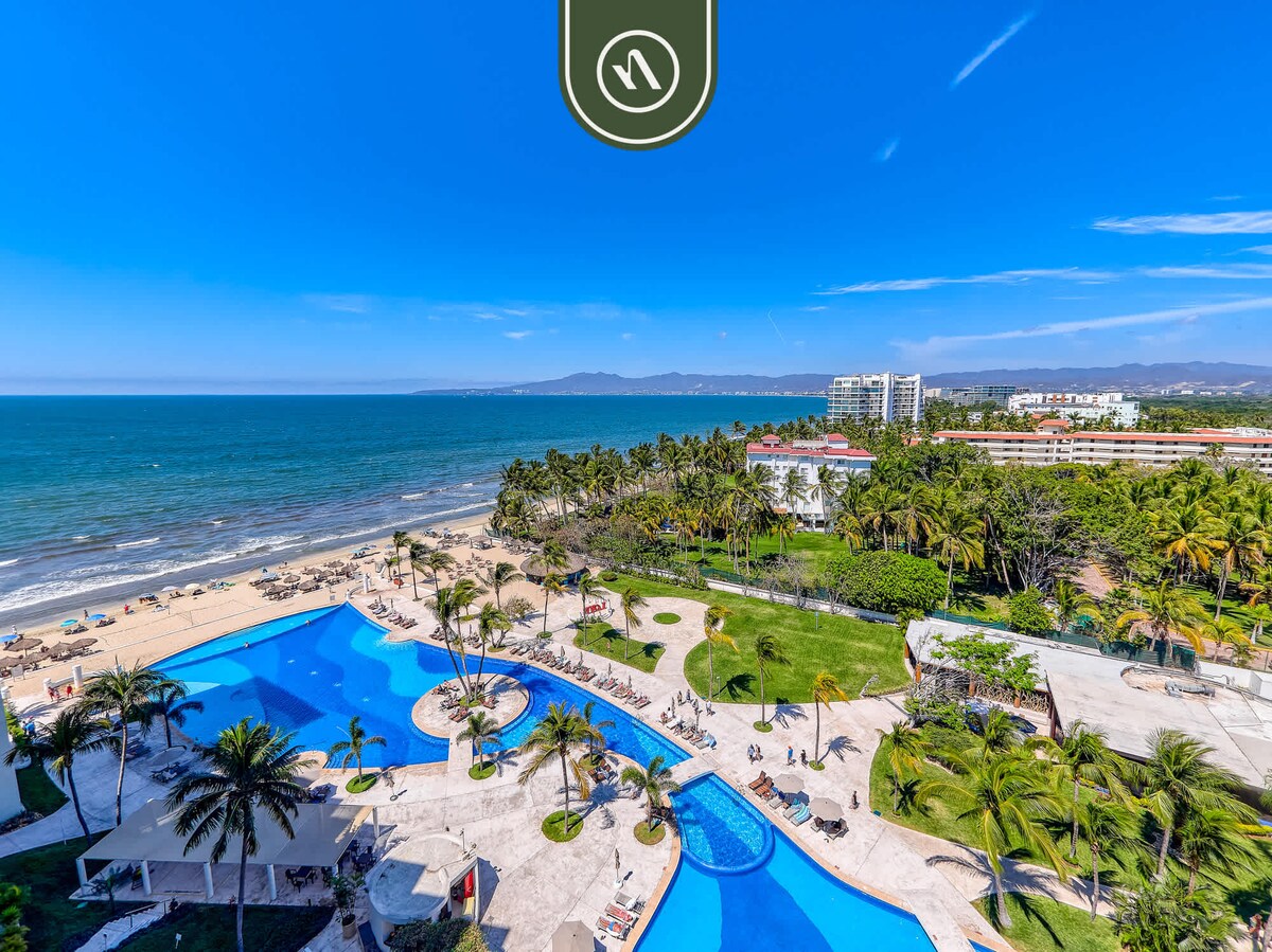 Oceanfron 4 BR Condo - Beach - Wyndham Pool