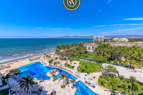 Oceanfron 4 BR Condo - Beach - Wyndham Pool