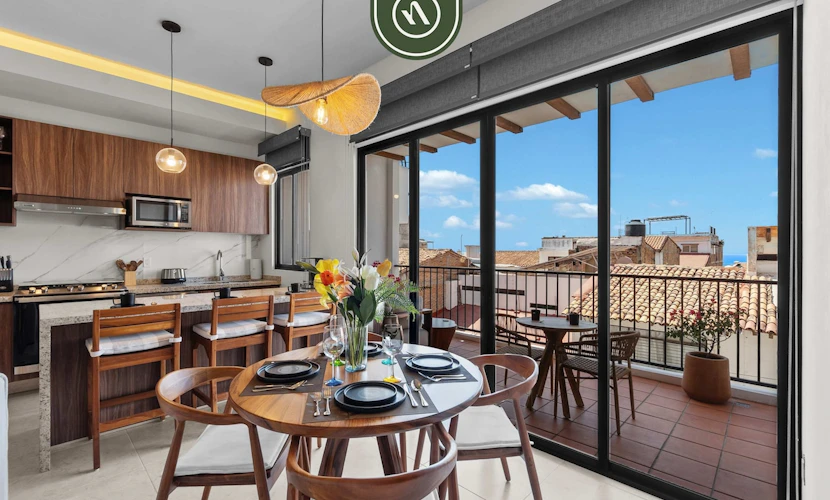 Luxury 2 BR - Downtown - Pool - Sunset in Terrace