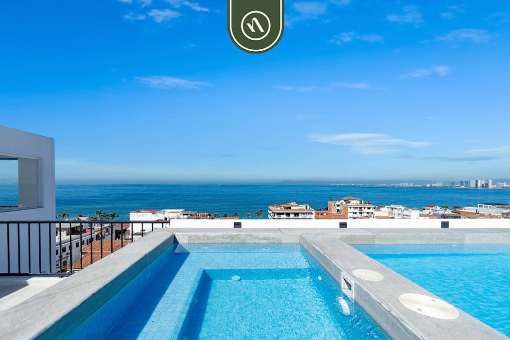 Luxury 2 BR - Downtown - Pool - Sunset in Terrace