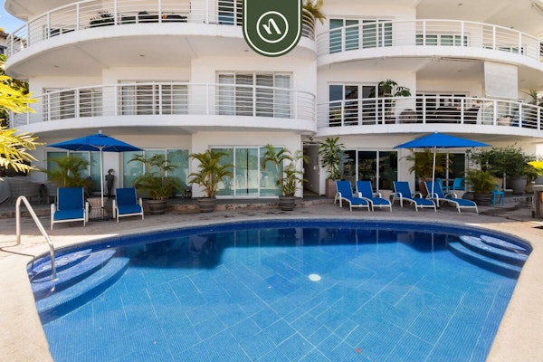 Stunning 2 BR Condo - Oceanview Terrace - Downtown