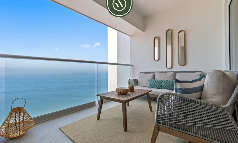 Beatiful Oceanview 1 BR Condo - Pool - Beach