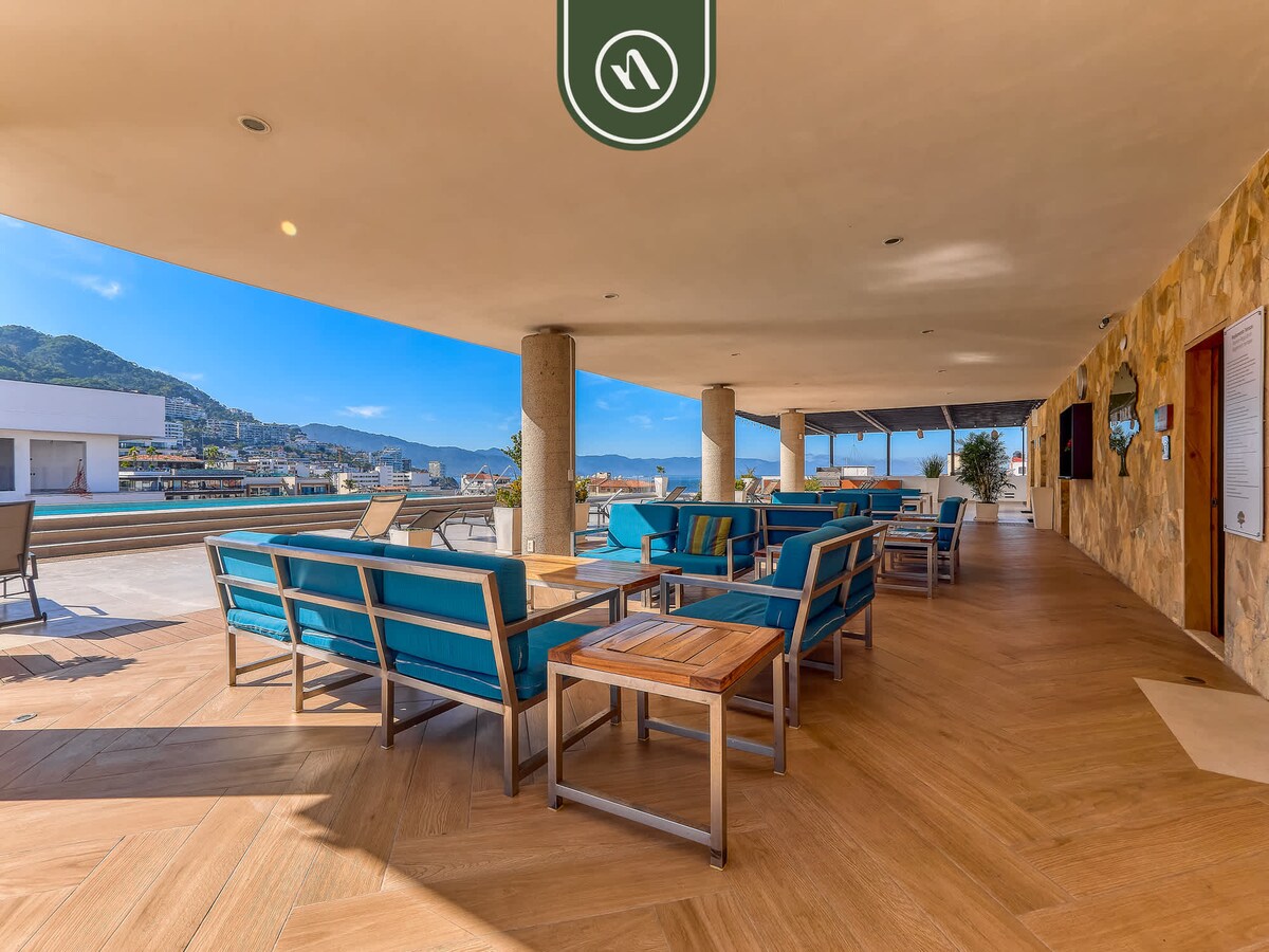Elegant 2 BR Condo with Amazing Rooftop Pool