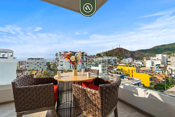 Amazing 2 BR Condo in Romantic Zone - Rooftop Pool