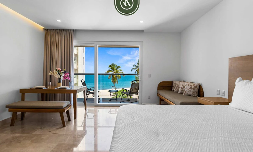 Brand New Oceanview Studio - Pools - Beach - Gym