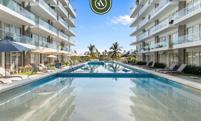 Tropical 2 BR Retreat - Close to the Beach - Pool