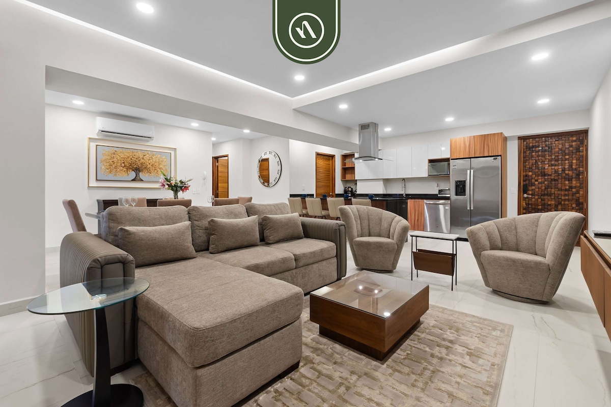 Tropical 2 BR Retreat - Close to the Beach - Pool