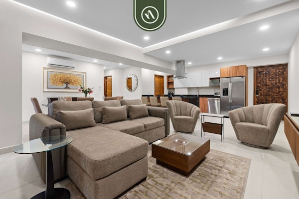 Tropical 2 BR Retreat - Close to the Beach - Pool