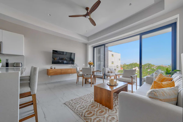 Amazing 2BR Apt -Private Balcony - Rooftop Pool