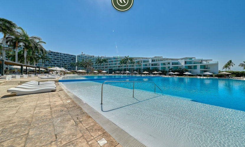 Ocean view 2BR Condo - Private Terrace - Beach