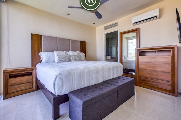 Oceanview 2 BR Condo - Beachclub - Pool - Ocean