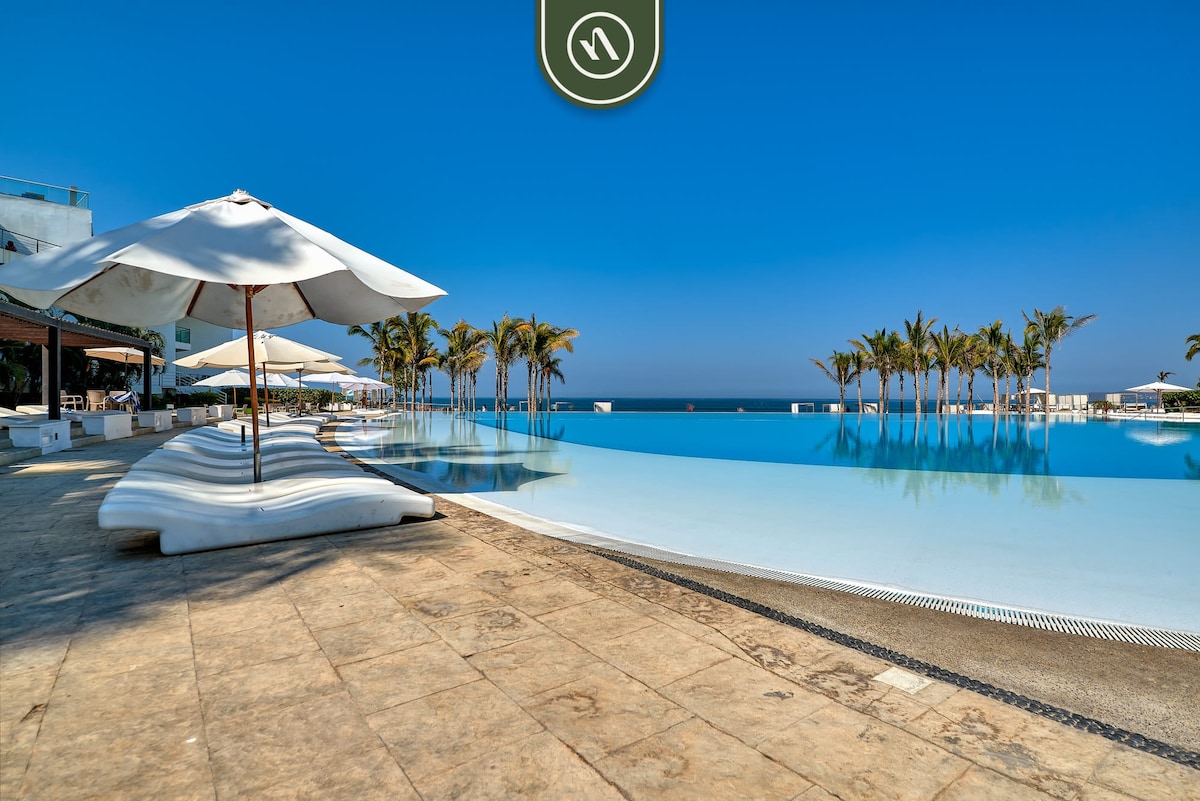 Oceanview 2 BR Condo - Beachclub - Pool - Ocean