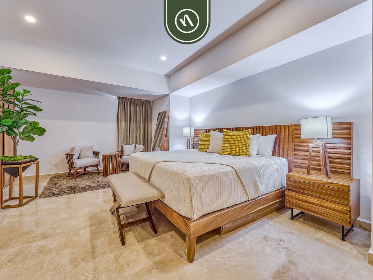 New Oceanview Condo with Beach - Pools - Gym