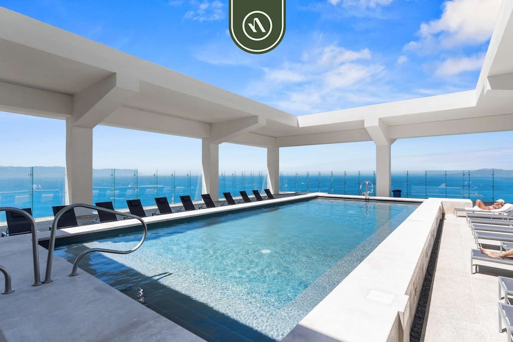 New Oceanview Condo with Beach - Pools - Gym